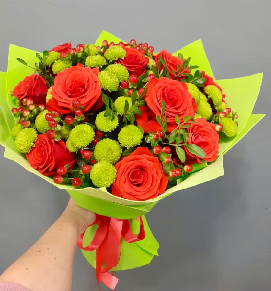 Букет цветов из: Хризантемы и Розы в Южном Краснодарского края