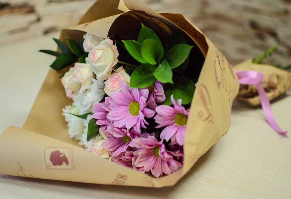 Букет цветов из: Розы и Хризантемы в Южном Краснодарского края