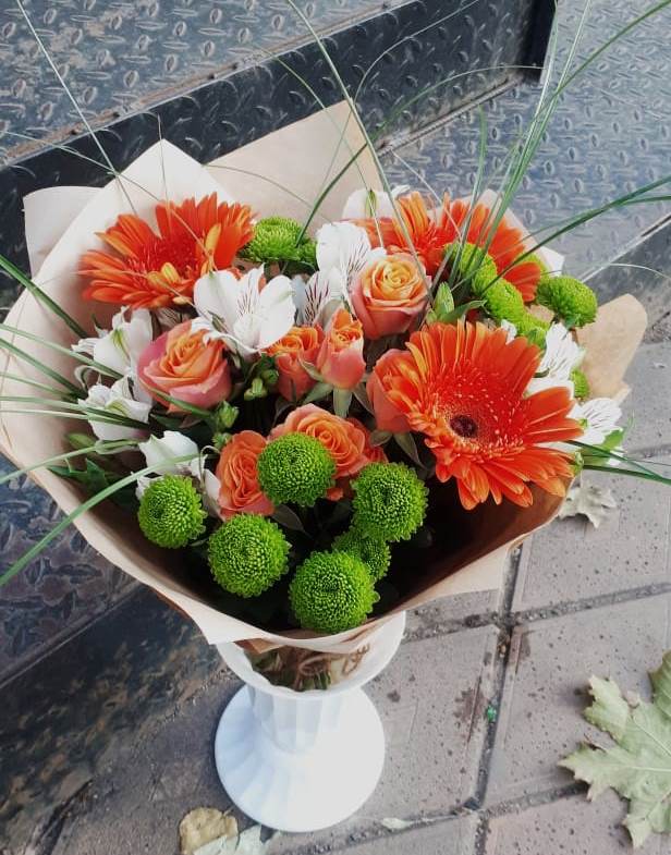 Букет цветов из: Герберы, Хризантемы, Альстромерии и Розы в Южном Краснодарского края