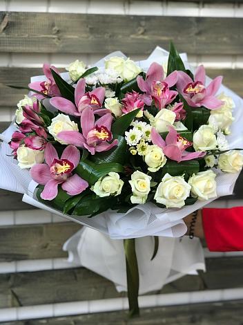 Букет цветов из: Розы и Хризантемы в Южном Краснодарского края