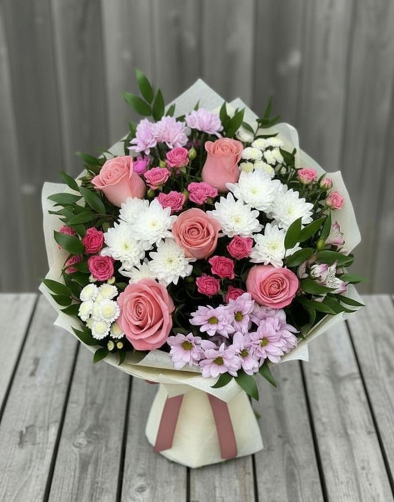 Букет цветов из: Альстромерии, Гвоздики, Розы и Хризантемы в Южном Краснодарского края