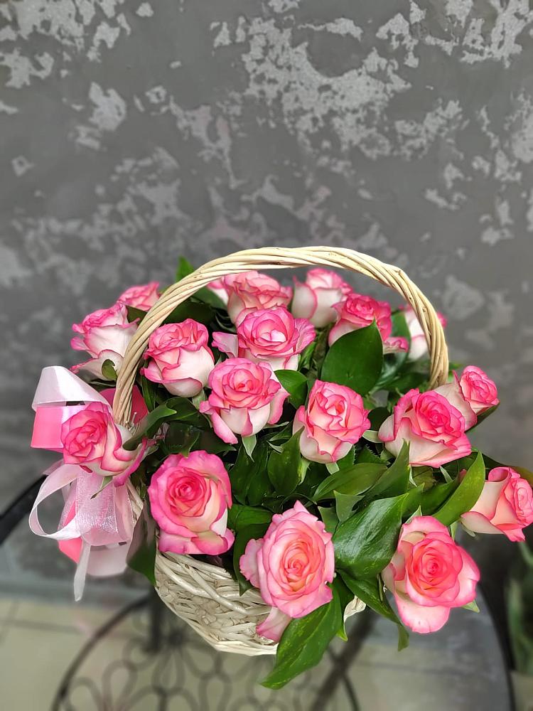 Цветочная композиция из Розы в корзине в Южном Краснодарского края
