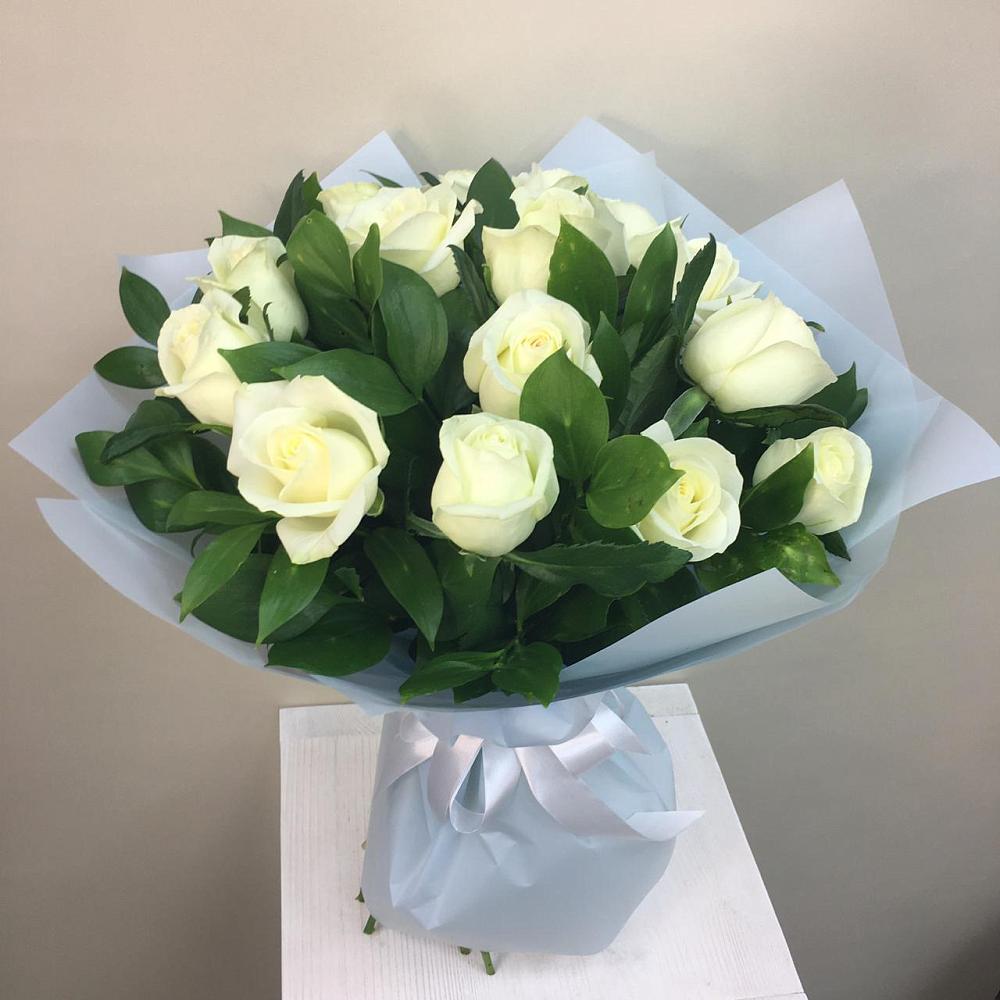 Букет 15 Белых роз Проуд в Южном Краснодарского края