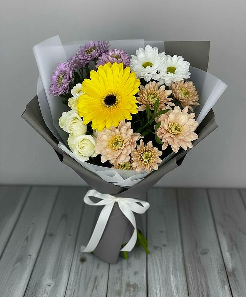 Букет цветов из: Розы, Герберы и Хризантемы в Южном Краснодарского края