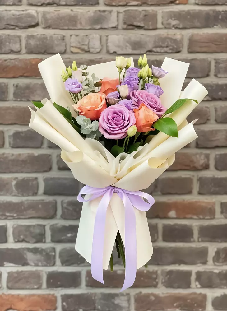 Букет цветов из: Лизиантусы и Розы в Южном Краснодарского края