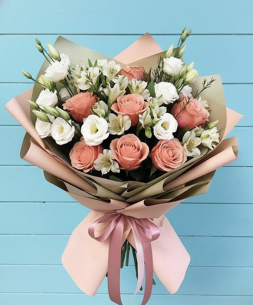 Букет цветов из: Розы, Альстромерии и Лизиантусы в Южном Краснодарского края