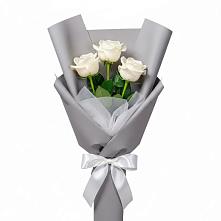 Букет 3 белые розы в Южном Краснодарского края