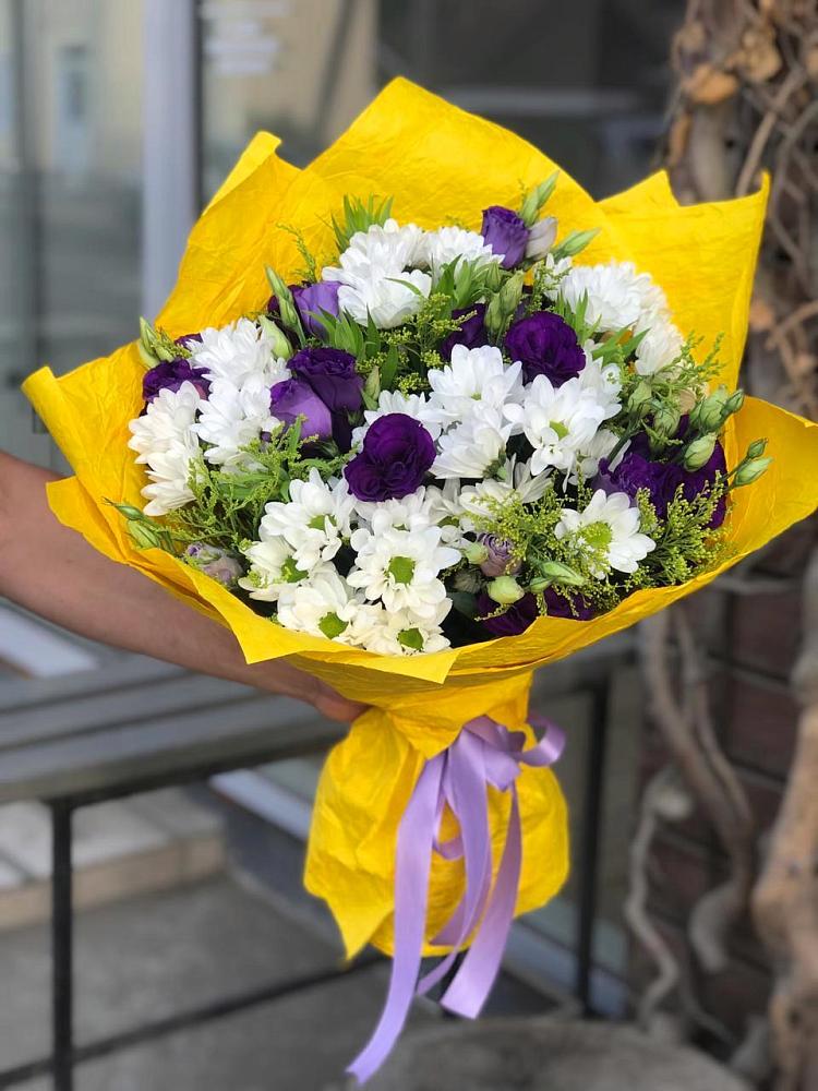 Букет цветов из: Ирисы, Хризантемы и Ромашки в Южном Краснодарского края