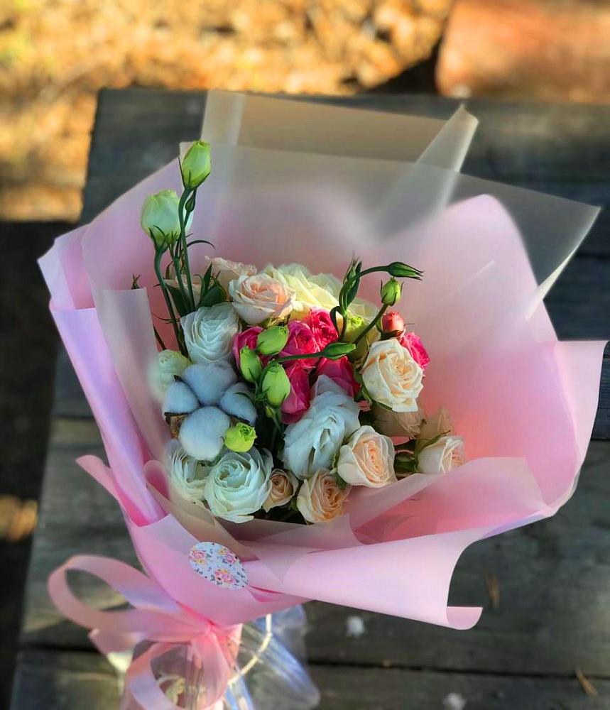 Букет цветов из: Розы и Лизиантусы в Южном Краснодарского края