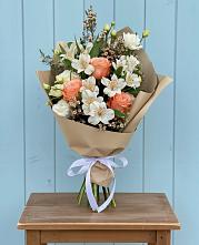 Букет цветов из:  Альстромерии, Лизиантусы, Розы и Хризантемы #REPLACE_PRED# Южном Краснодарского края