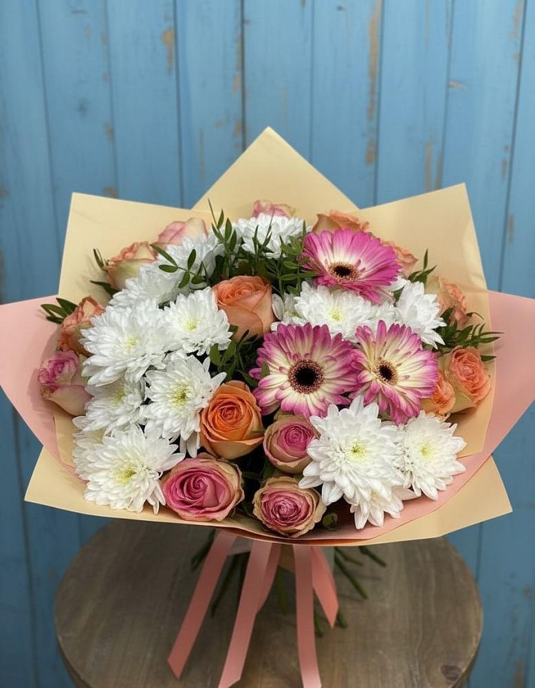 Букет цветов из: Розы, Герберы и Хризантемы в Южном Краснодарского края
