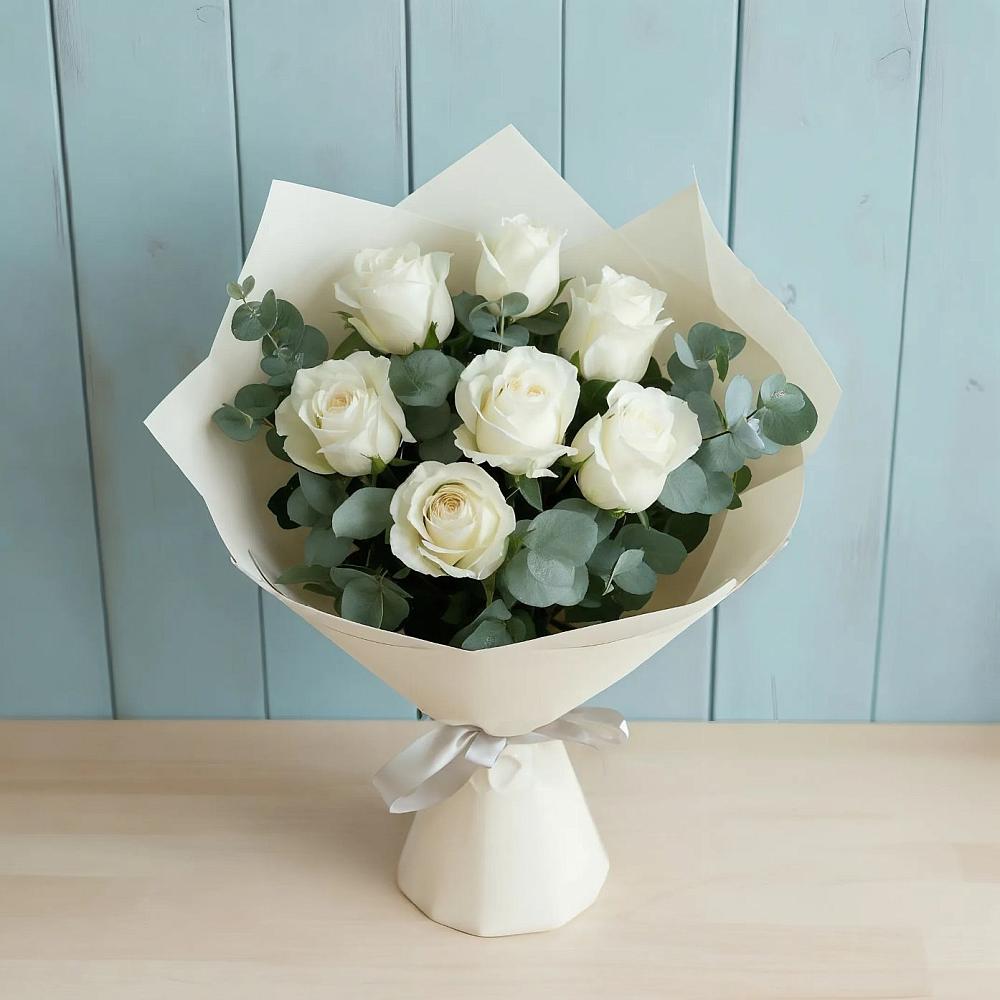 Букет Белые розы в Эвкалипте в Южном Краснодарского края