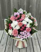 Букет цветов из:  Альстромерии, Гвоздики, Розы и Хризантемы в Южном Краснодарского края