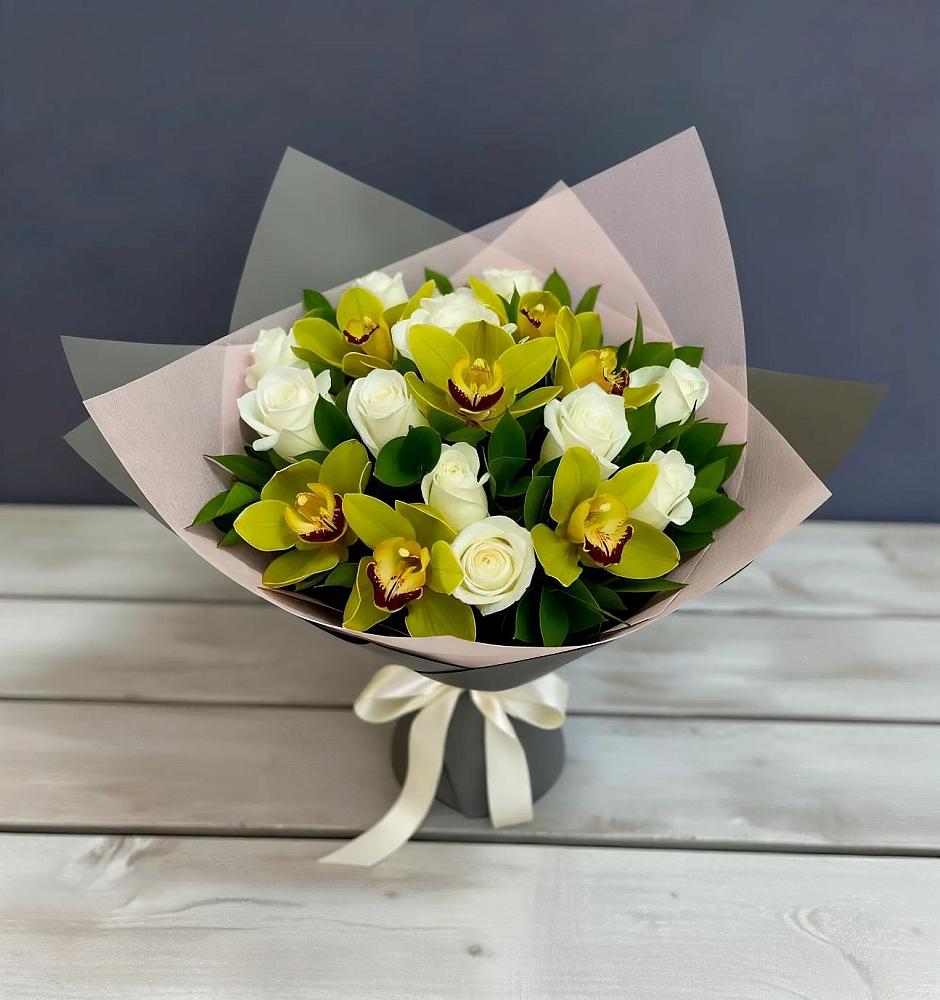 Букет цветов из: Орхидеи и Розы в Южном Краснодарского края