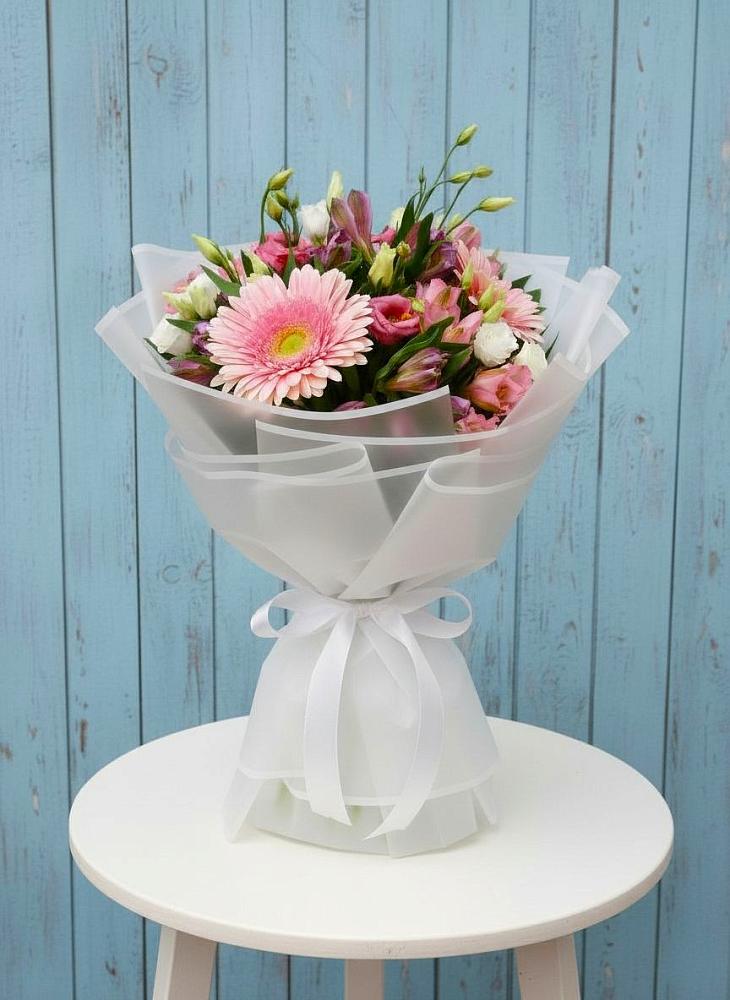 Букет цветов из: Герберы, Альстромерии и Лизиантусы в Южном Краснодарского края