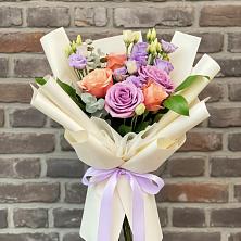 Букет цветов из:  Лизиантусы и Розы в Южном Краснодарского края