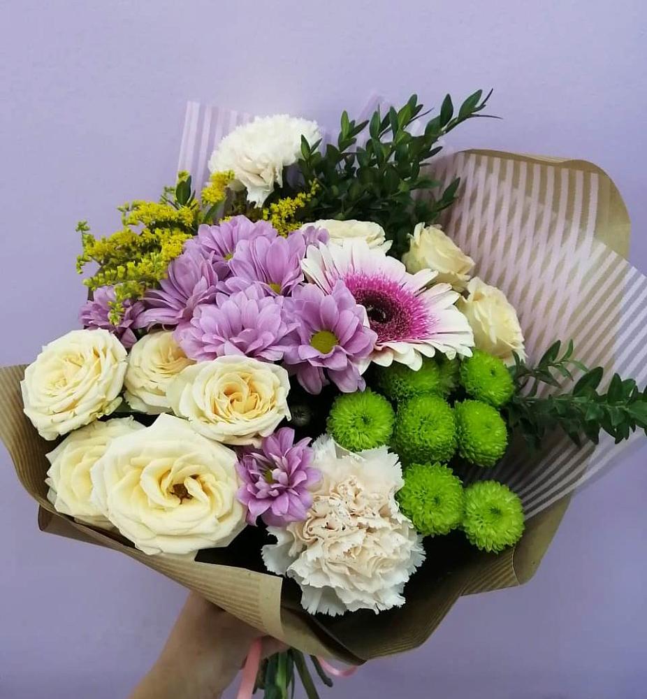 Букет цветов из: Хризантемы, Розы, Гвоздики и Герберы в Южном Краснодарского края