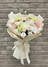 Букет цветов из:  Гвоздики, Розы, Лизиантусы и Хризантемы в Южном Краснодарского края