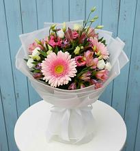 Букет цветов из:  Герберы, Альстромерии и Лизиантусы в Южном Краснодарского края