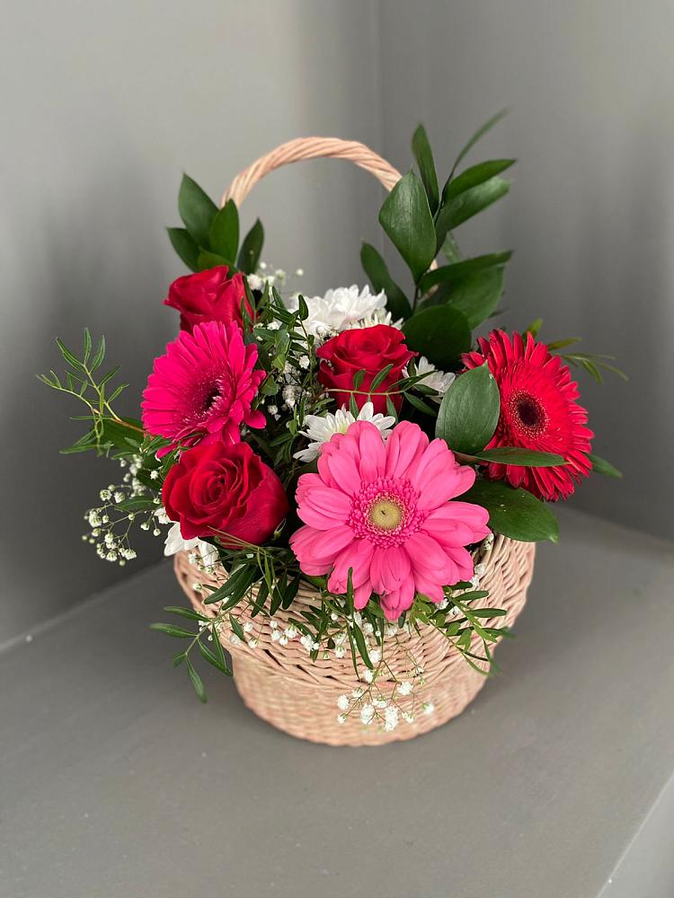 Цветочная композиция из Розы, Хризантемы и Герберы в корзине в Южном Краснодарского края