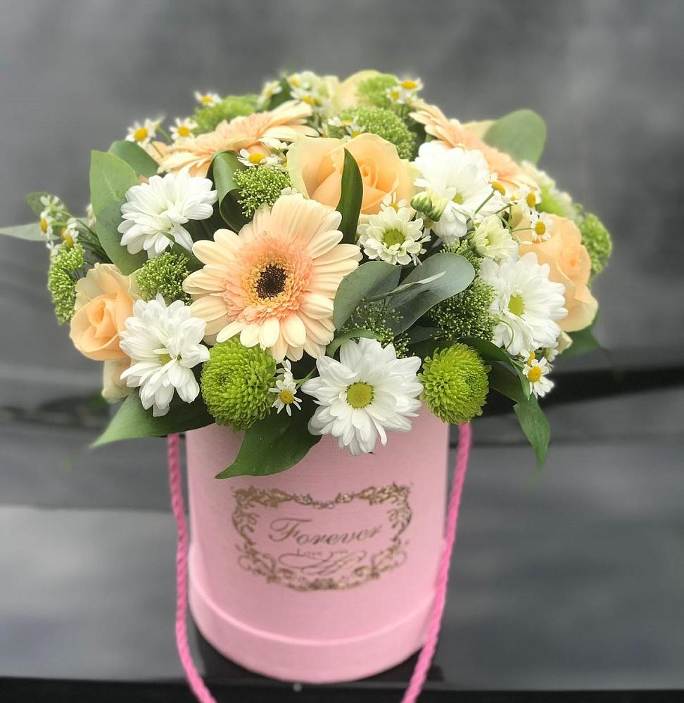 Цветочная композиция из Розы, Герберы и Хризантемы в шляпной коробке в Южном Краснодарского края