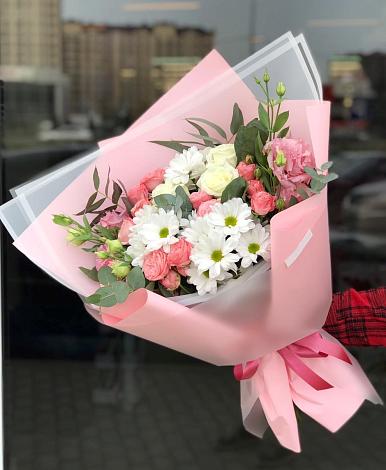 Букет цветов из: Розы, Лизиантусы и Хризантемы в Южном Краснодарского края