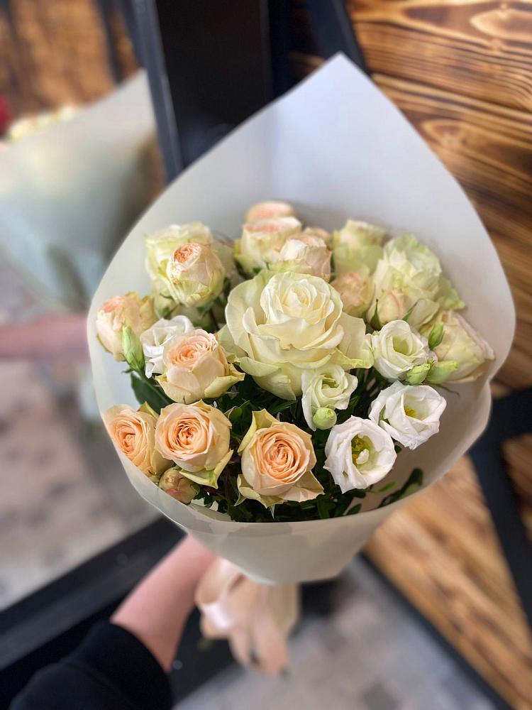 Букет цветов из: Розы и Лизиантусы в Южном Краснодарского края